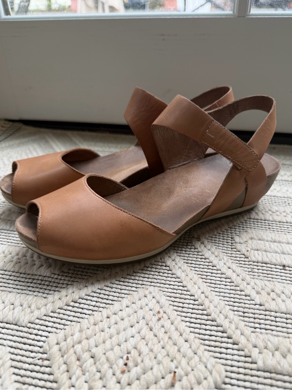 Dansko Women's Vera Sandal size 39 camel color